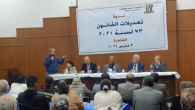 كمال عباس متحدثا في ندوة سابقة بدار الخدمات عن ضرورة تعديل قانون 73