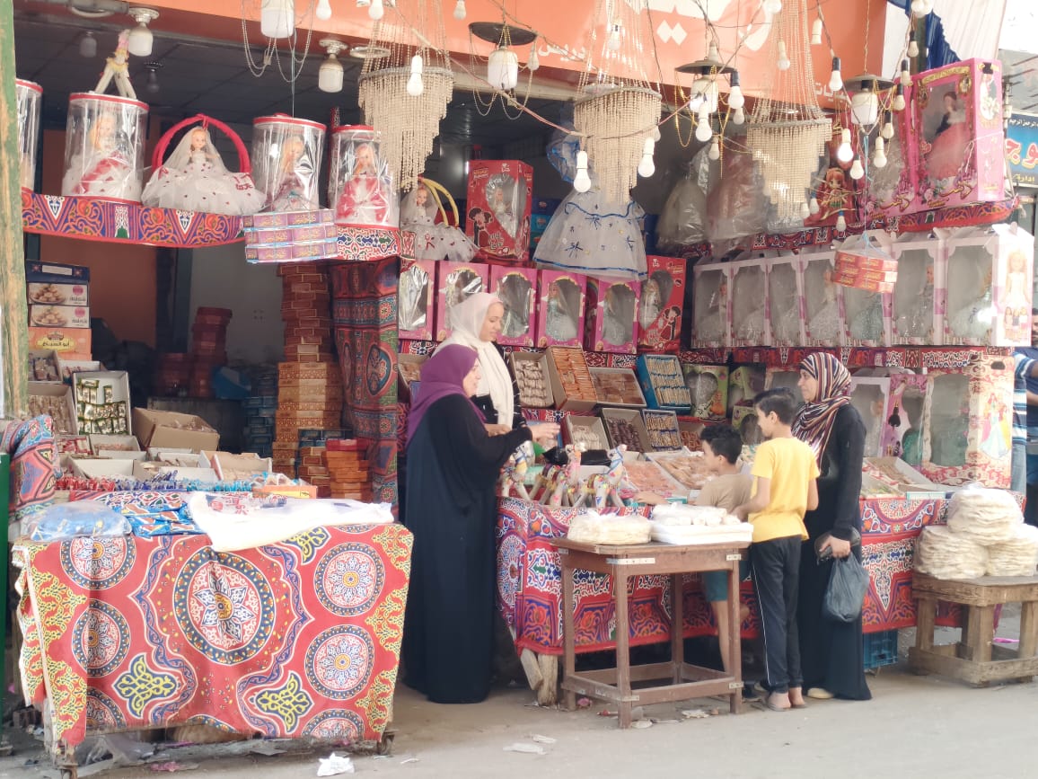 السكر في القاع والأسعار على القمة.. “حلاوة المولد” فرحة لمن يستطيع إليه سبيلاً