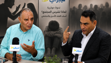 اللواء السابق والسياسي محمد نعيم والدكتور محمد سيد أحمد أستاذ علم الاجتماع السياسي في جلسة حوارية لـ"ليبرالي" - تصميم بالذكاء الاصطناعي