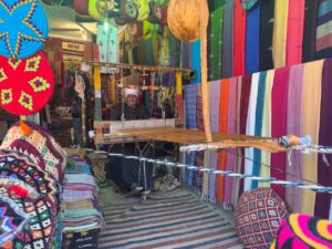 عم عبده ابو مريم ناسج النول بأسوان