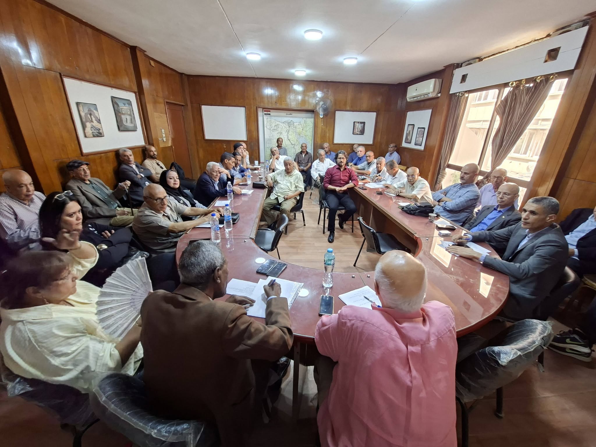 جانب من اجتماع بحزب التجمع برئاسة السياسي والنائب سيد عبد العال