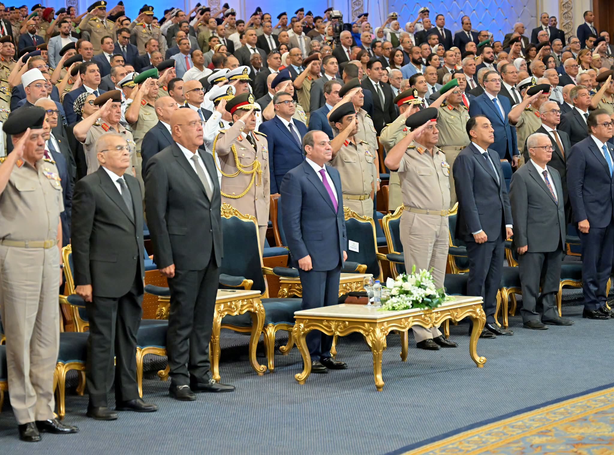 الرئيس السيسى: للدولة دستور وافقنا عليه ولن يمسه أحد