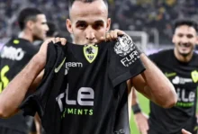 خاص.. تدخلات لمشاركة ناصر منسي أمام بترول أسيوط بعد قرار إيقافه