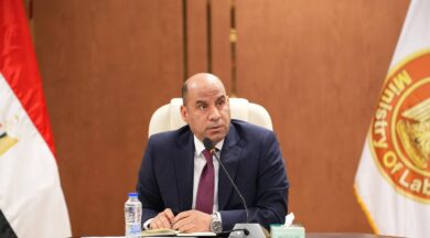 تعديلات قانون النقابات العمالية على طاولة الحوار.. وأزمات مستمرة في «مصر العامرية» وماسبيرو