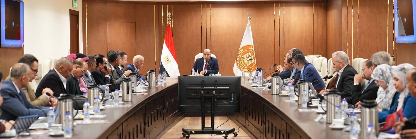 تعديلات قانون النقابات العمالية على طاولة الحوار.. وأزمات مستمرة في «مصر العامرية» وماسبيرو