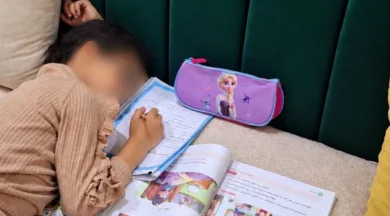 «طب وآخرتها إيه؟».. استغاثة ولي أمر من الضغط الدراسي على تلاميذ الابتدائي