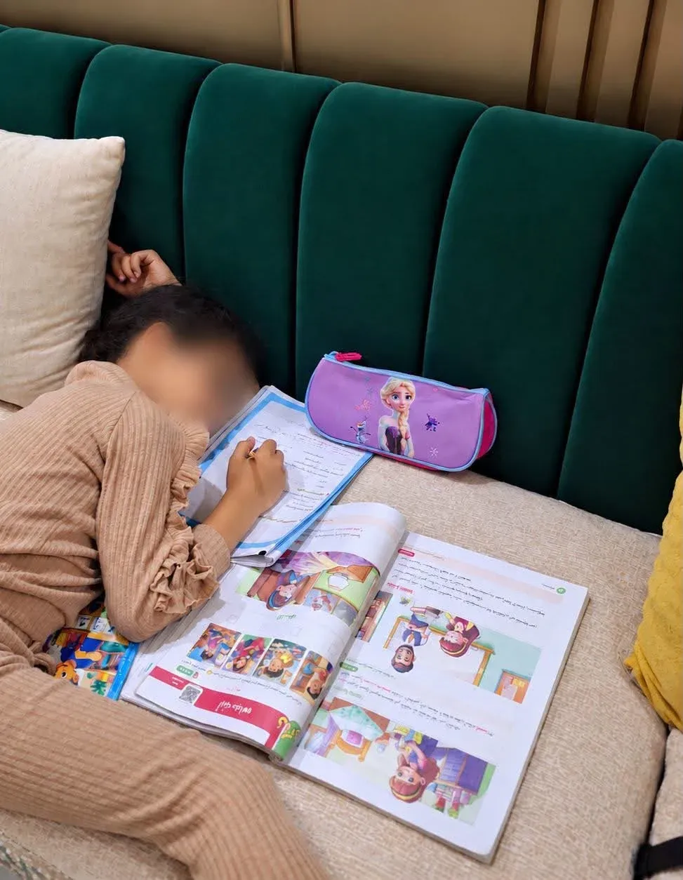 «طب وآخرتها إيه؟».. استغاثة ولي أمر من الضغط الدراسي على تلاميذ الابتدائي