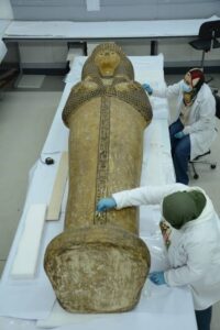 كواليس ترميم الآثار المصرية بين دقة الصنعة اليدوية وتحديات المعارض الدولية