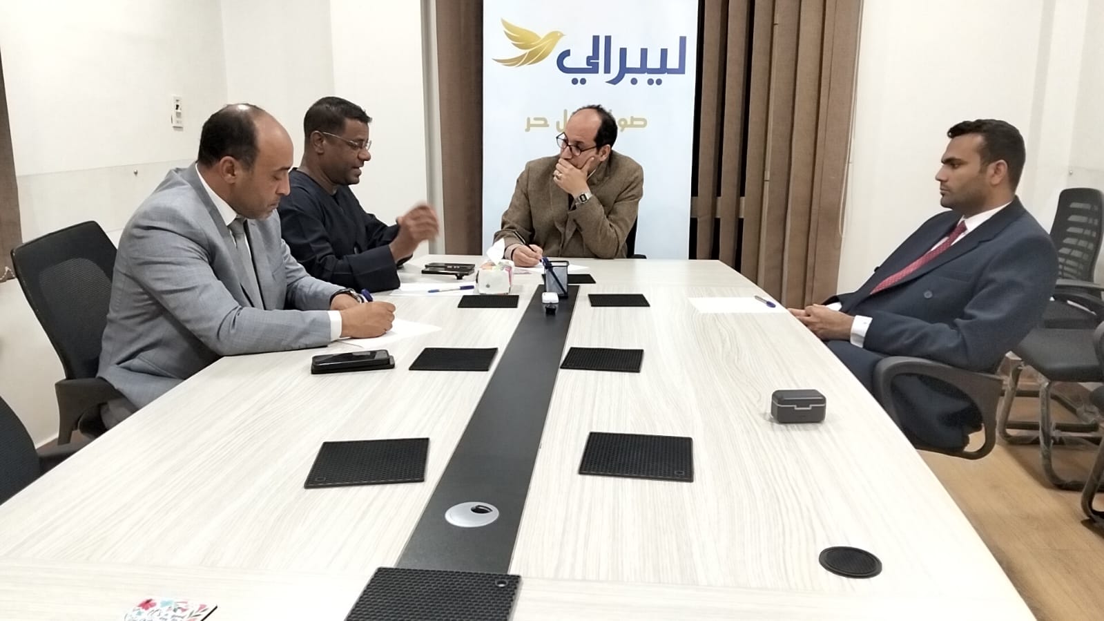 جلسة حوارية لـ«ليبرالي» تفتح ملفات تطوير الصعيد.. ونواب يحددون أولويات الإصلاح ادار الحوار حسن القباني وتصوير امير الرفاعي 